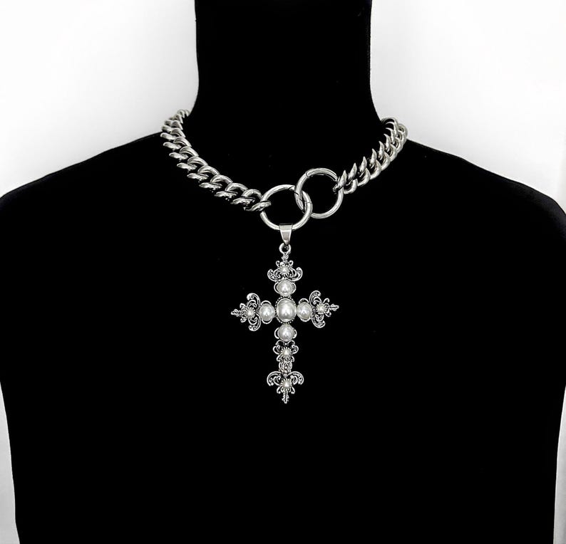 LUXE GRANDE PEARL CROSS