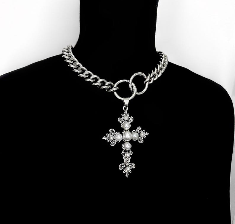 LUXE GRANDE PEARL CROSS