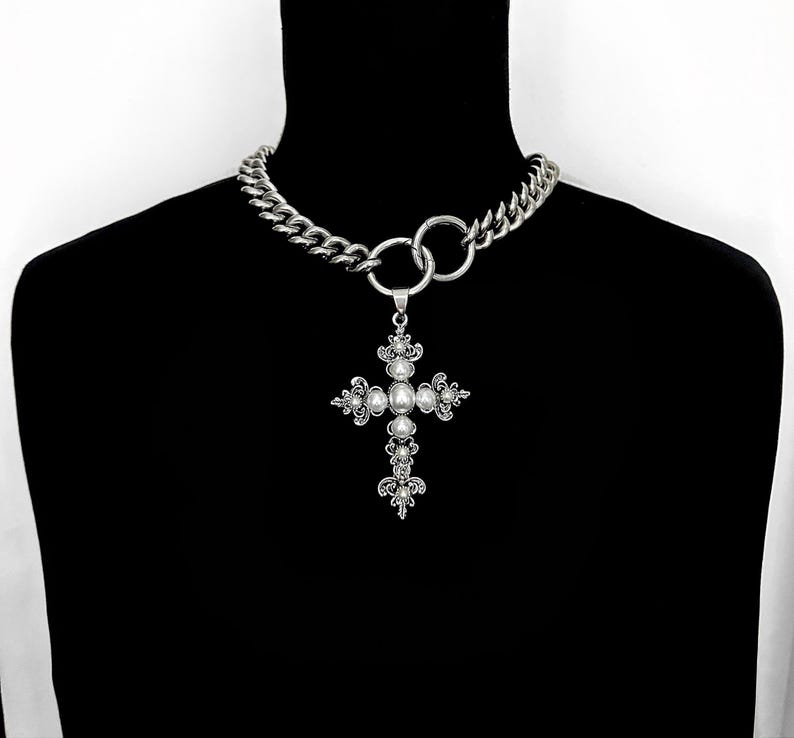 LUXE GRANDE PEARL CROSS