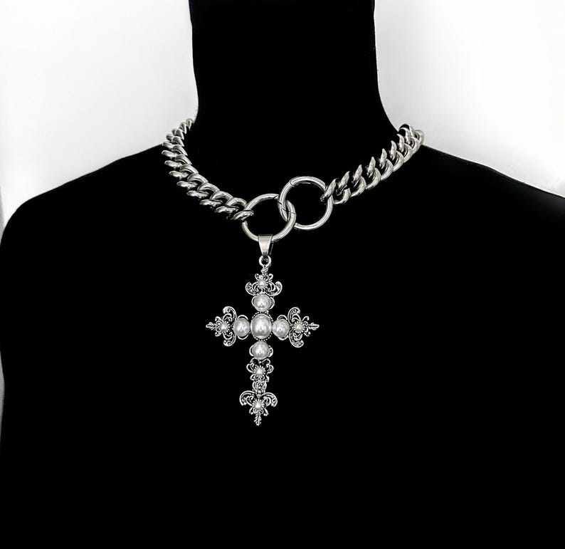 LUXE GRANDE PEARL CROSS