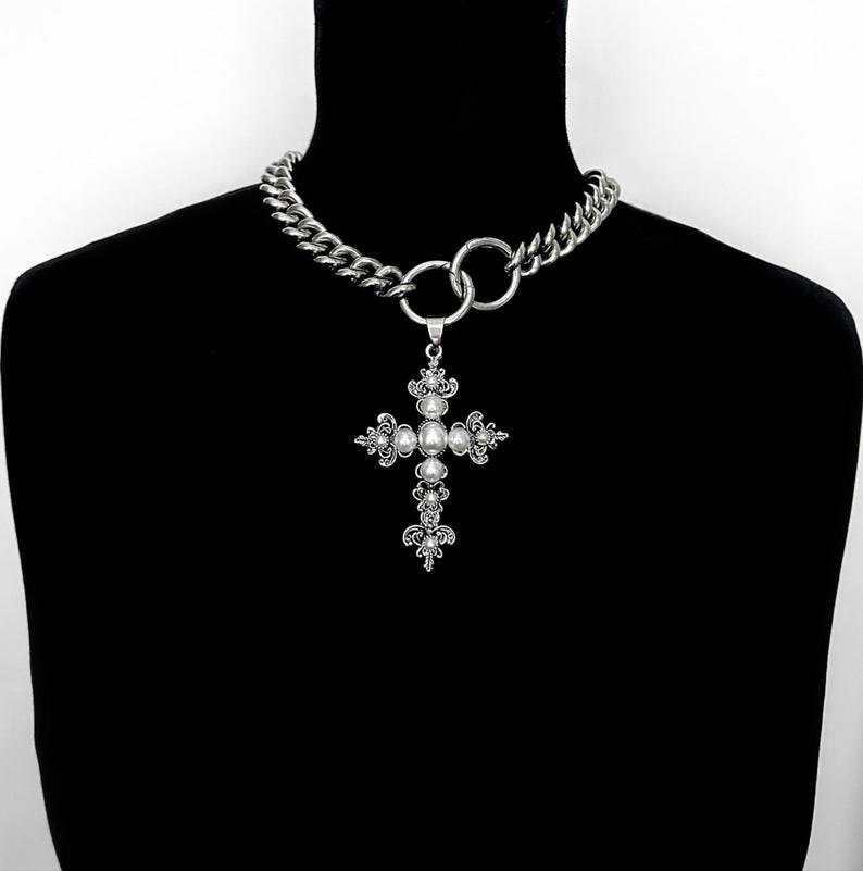 LUXE GRANDE PEARL CROSS