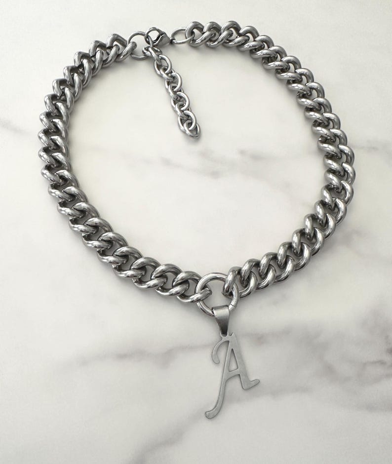 INITIAL NECKLACE