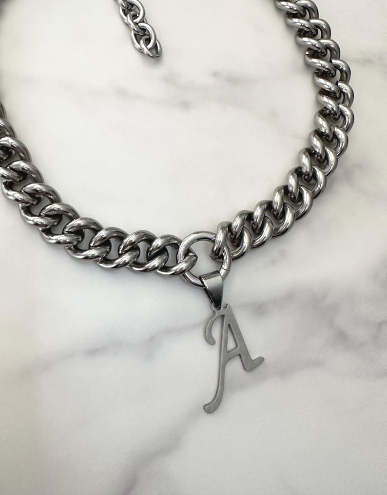 INITIAL NECKLACE