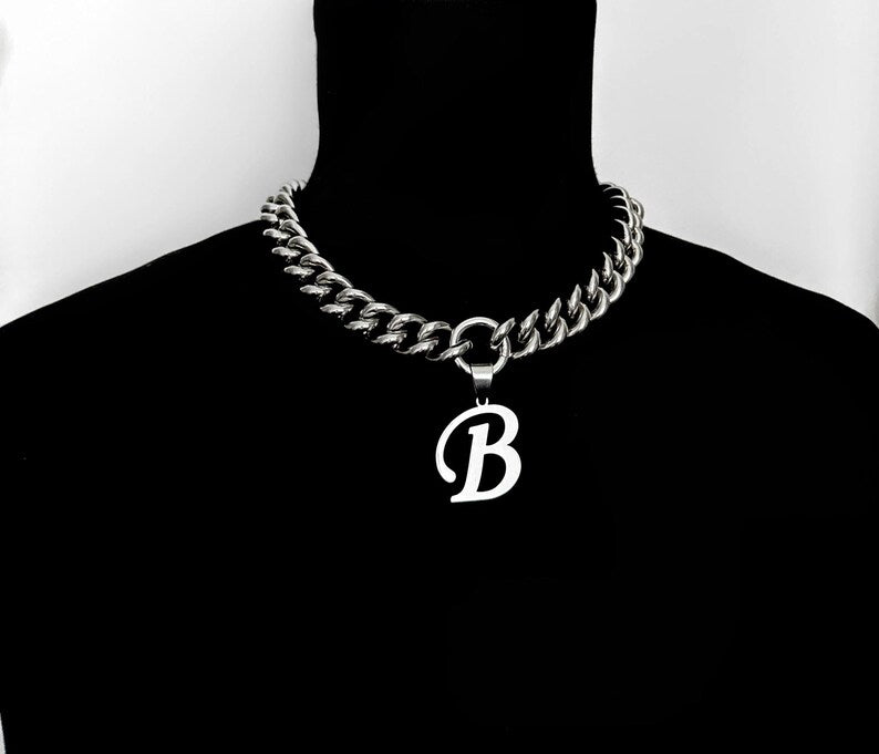 INITIAL NECKLACE