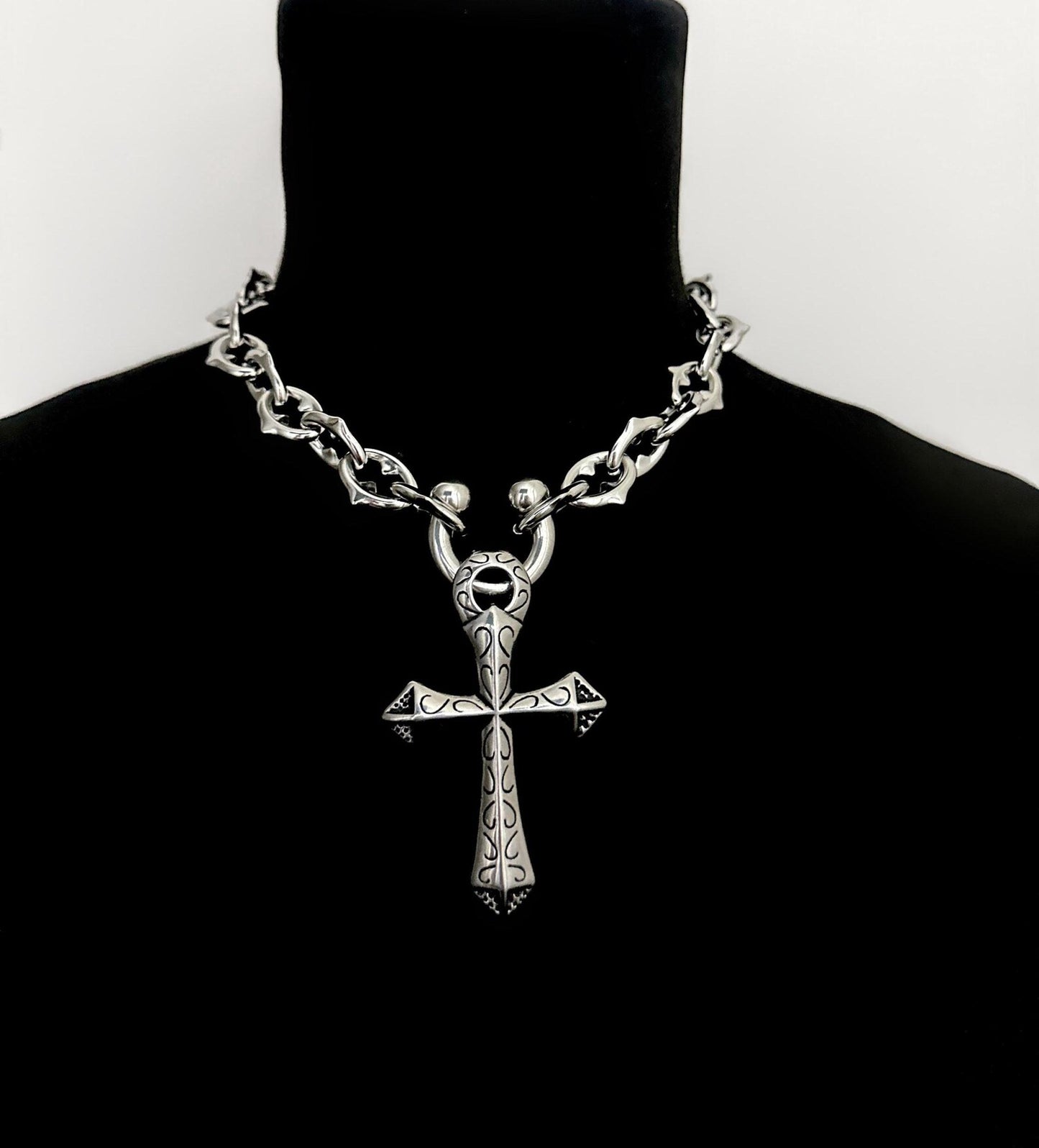 SAINT CHAIN