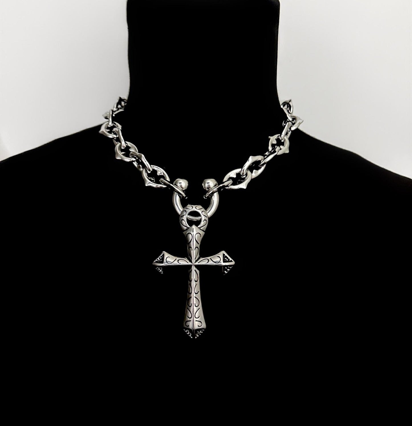 SAINT CHAIN