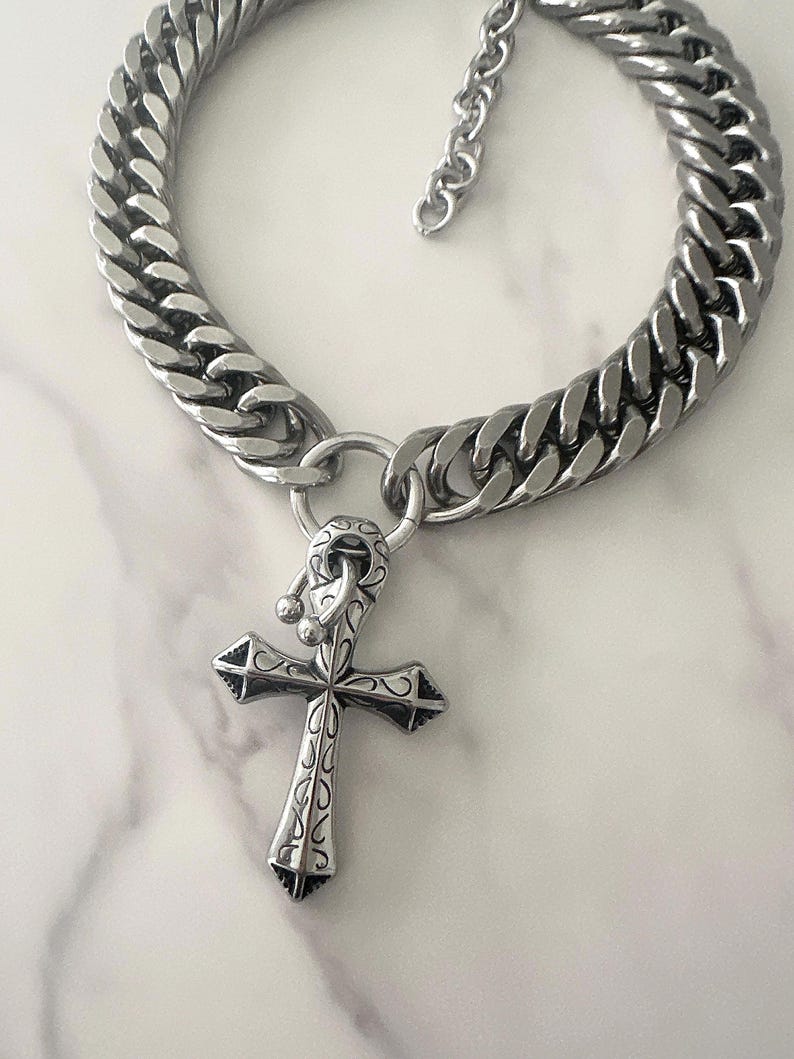 PIERCED LUXE CROSS