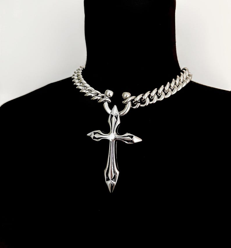 U RING DAGGER CROSS