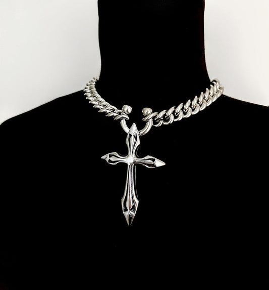 U RING DAGGER CROSS