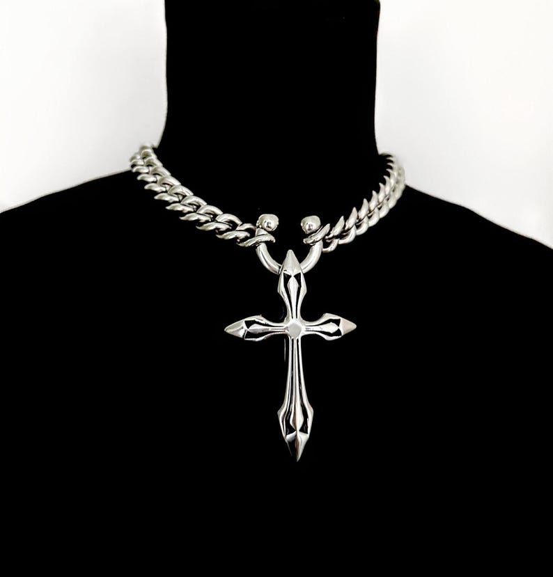 U RING DAGGER CROSS