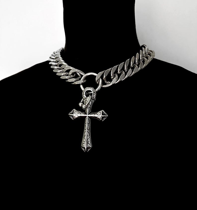 PIERCED LUXE CROSS