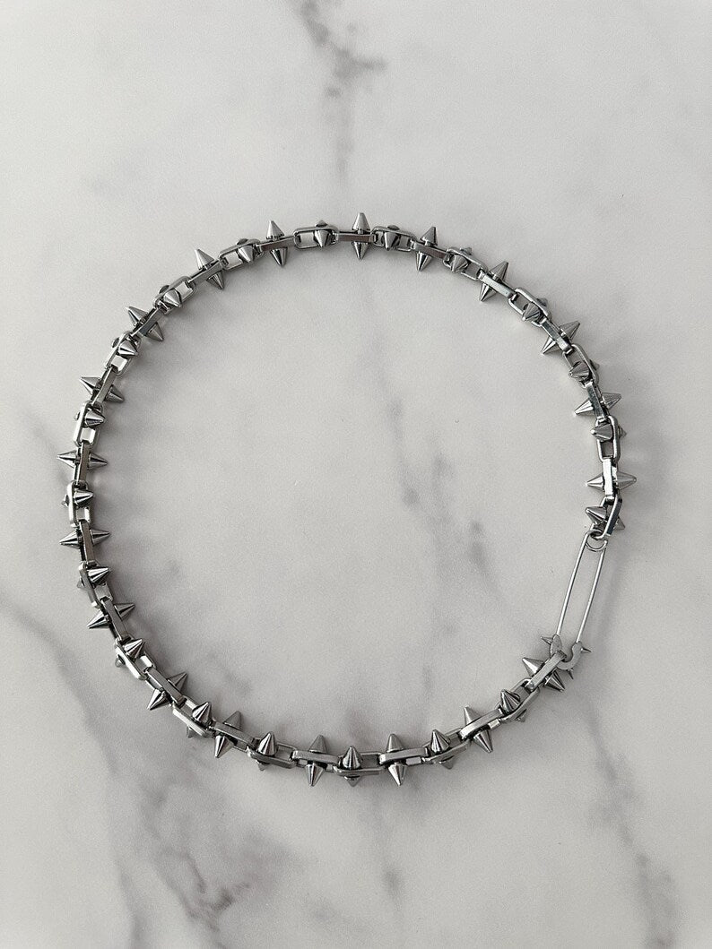 SPIKED SAFETY PIN CHAIN