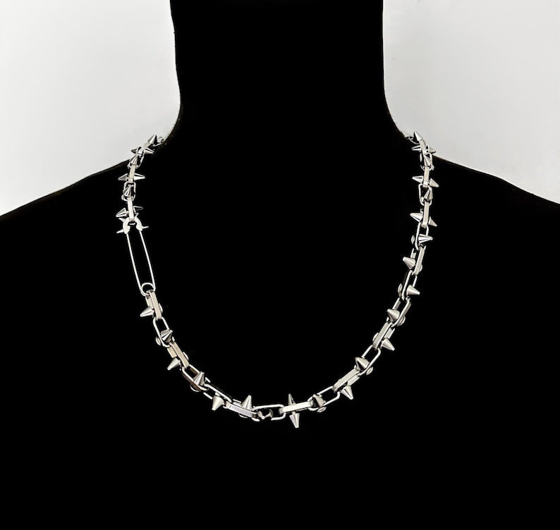 SPIKED SAFETY PIN CHAIN