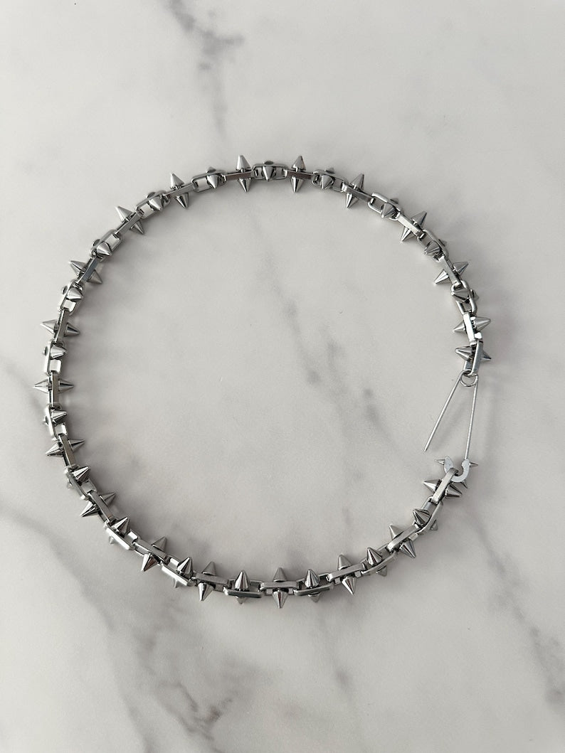 SPIKED SAFETY PIN CHAIN