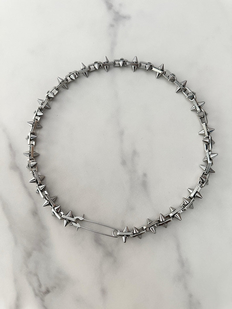 SPIKED SAFETY PIN CHAIN