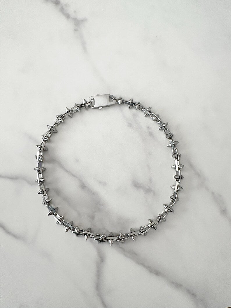 BOLD SPIKE CHAIN