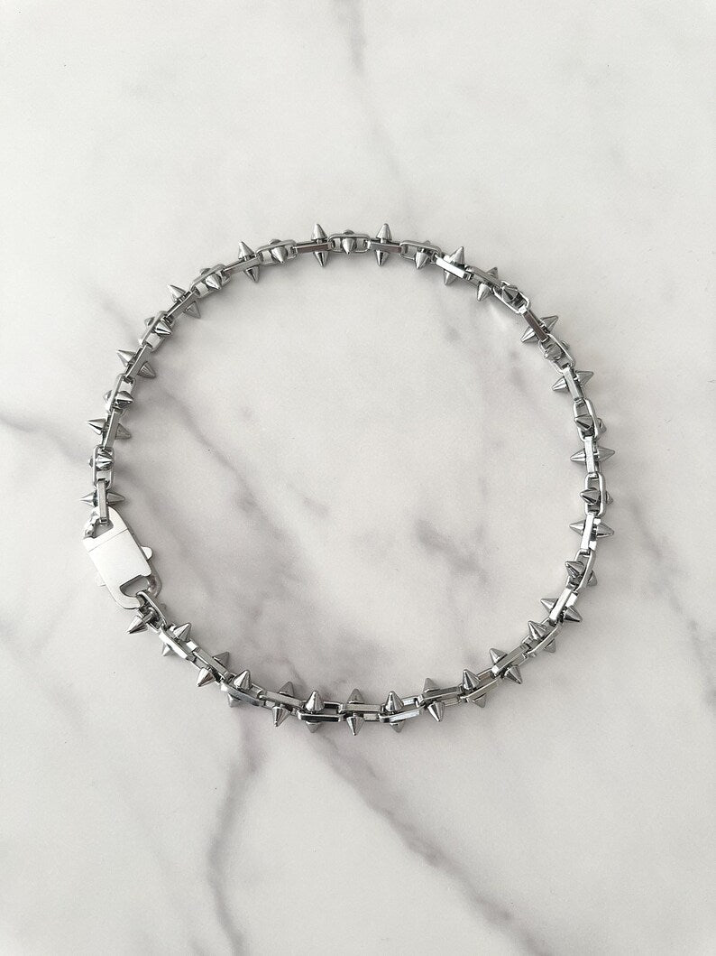 BOLD SPIKE CHAIN