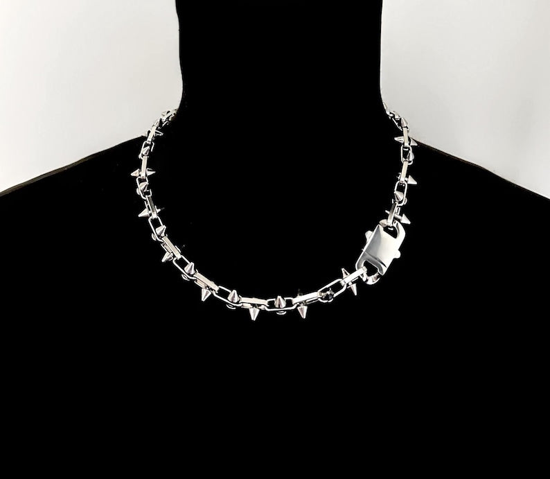BOLD SPIKE CHAIN