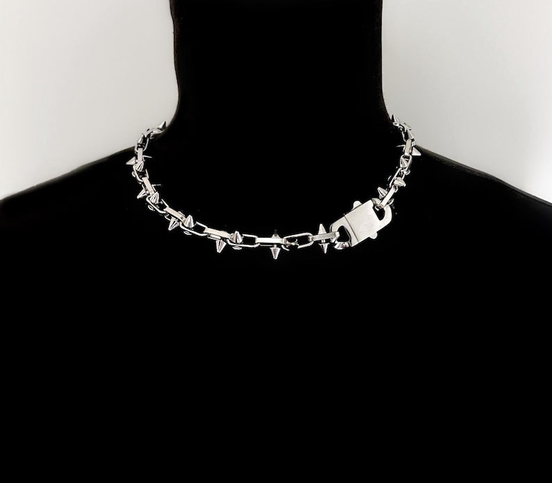 BOLD SPIKE CHAIN