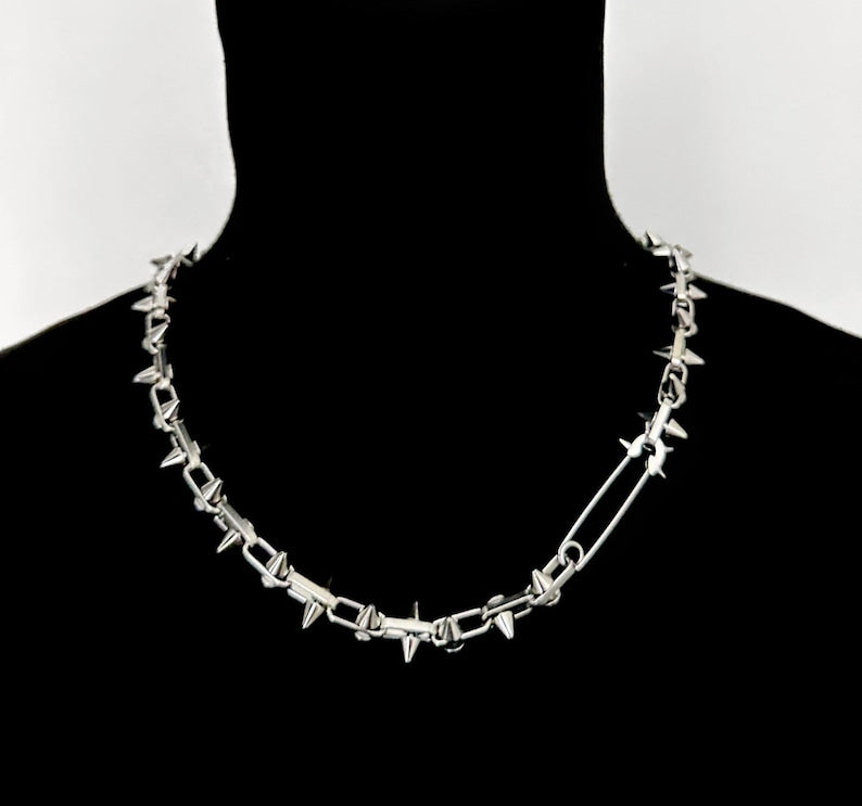 SPIKED SAFETY PIN CHAIN