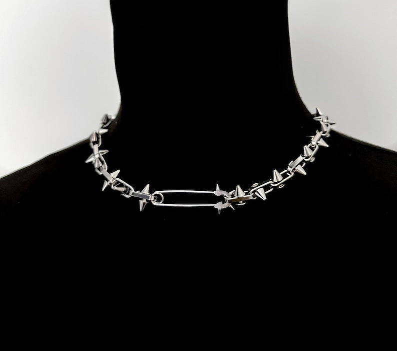 SPIKED SAFETY PIN CHAIN