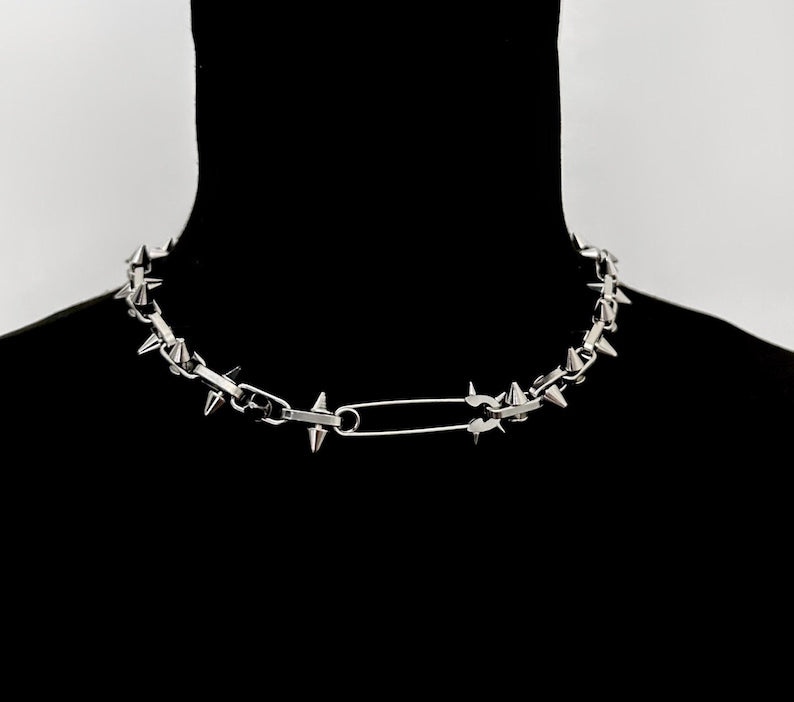 SPIKED SAFETY PIN CHAIN