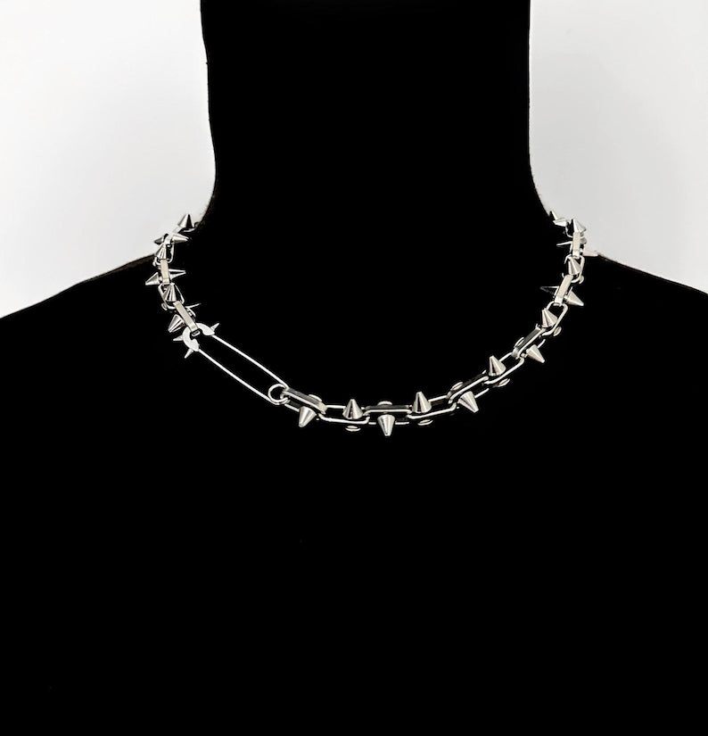 SPIKED SAFETY PIN CHAIN