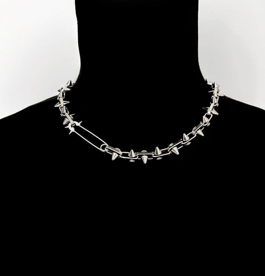 SPIKED SAFETY PIN CHAIN