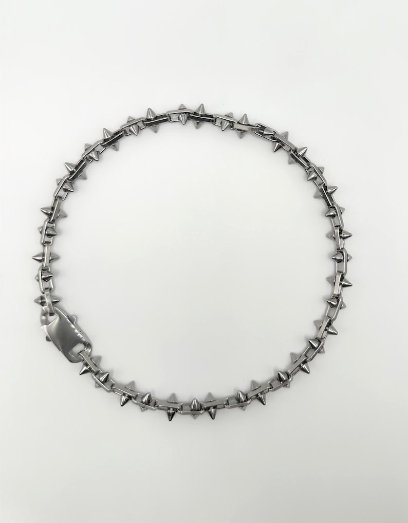 BOLD SPIKE CHAIN