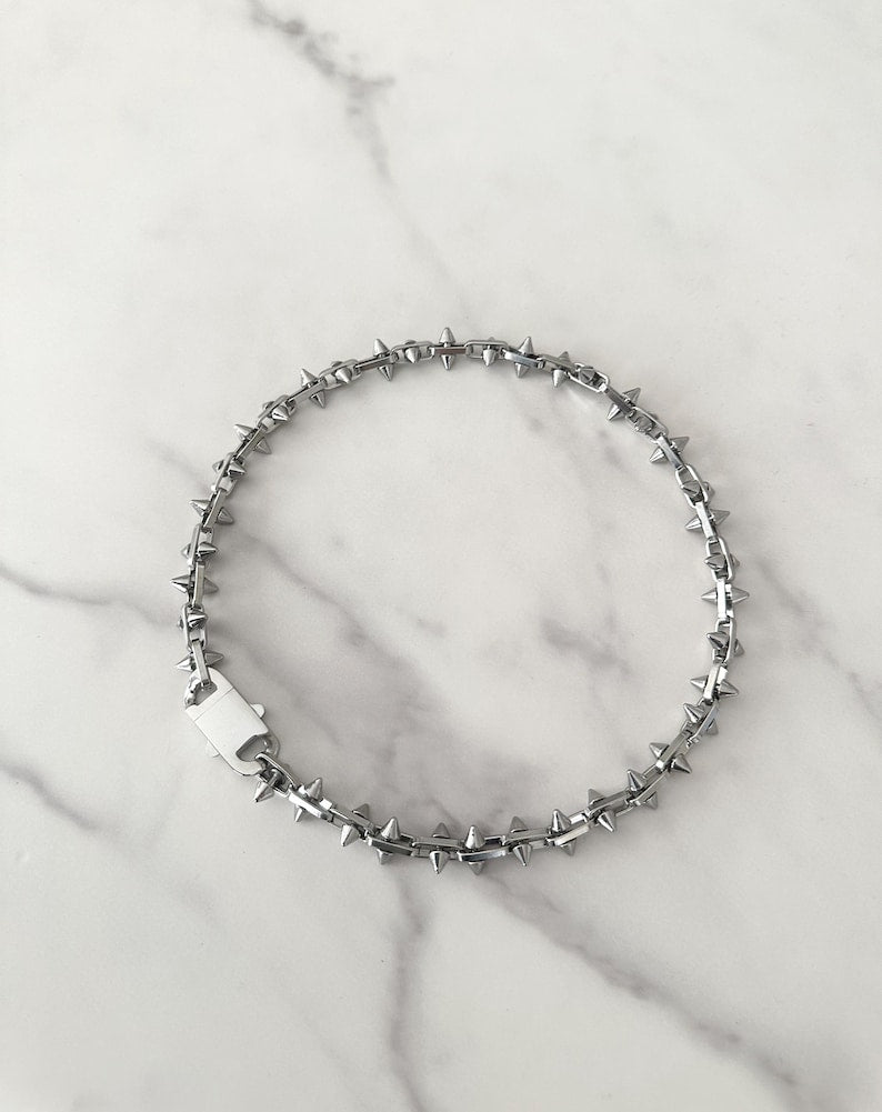 BOLD SPIKE CHAIN