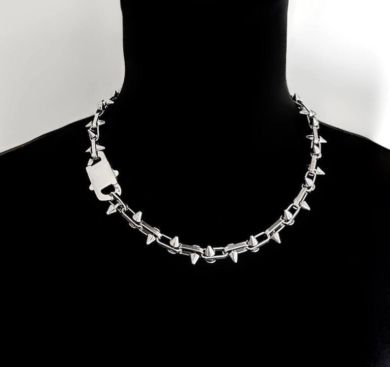 BOLD SPIKE CHAIN